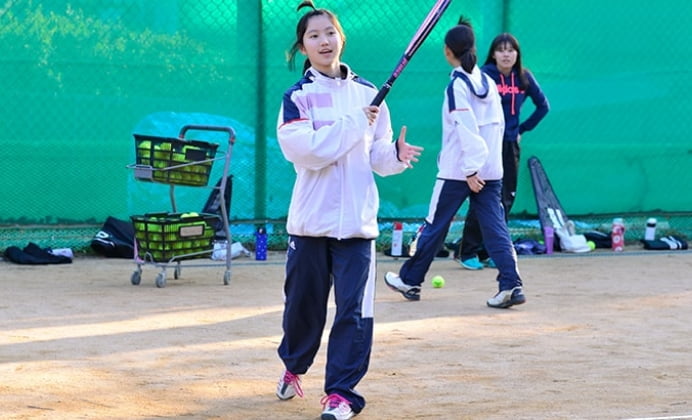 女子硬式テニス部