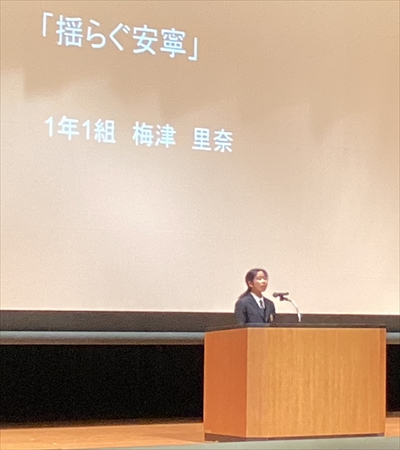 中学1・2年弁論大会、3年社会問題プレゼンテーションを開催しました。